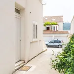 Feather Studio Apartment - Free Private Parking - Self Check-In